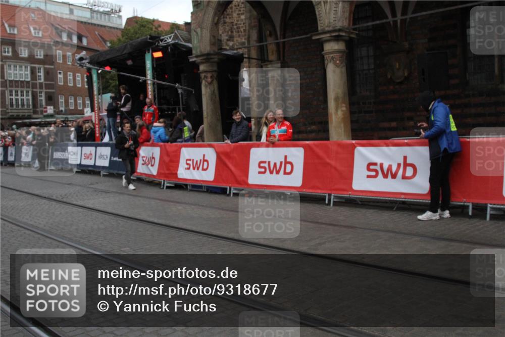 05.10.2025 - 20. swb-Marathon Bremen Yannick Fuchs http://msf.ph/oto/9318677 05.10.2025 11:27:13 Ziel  meine-sportfotos.de