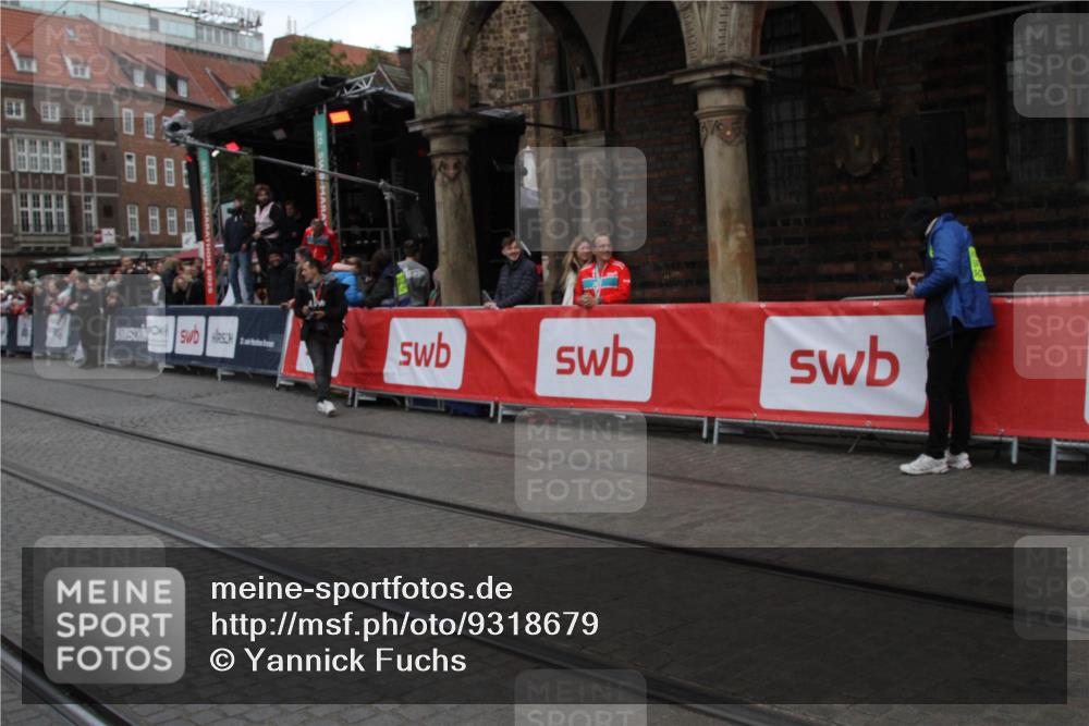 05.10.2025 - 20. swb-Marathon Bremen Yannick Fuchs http://msf.ph/oto/9318679 05.10.2025 11:27:14 Ziel  meine-sportfotos.de
