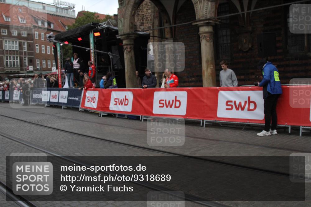 05.10.2025 - 20. swb-Marathon Bremen Yannick Fuchs http://msf.ph/oto/9318689 05.10.2025 11:27:22 Ziel  meine-sportfotos.de