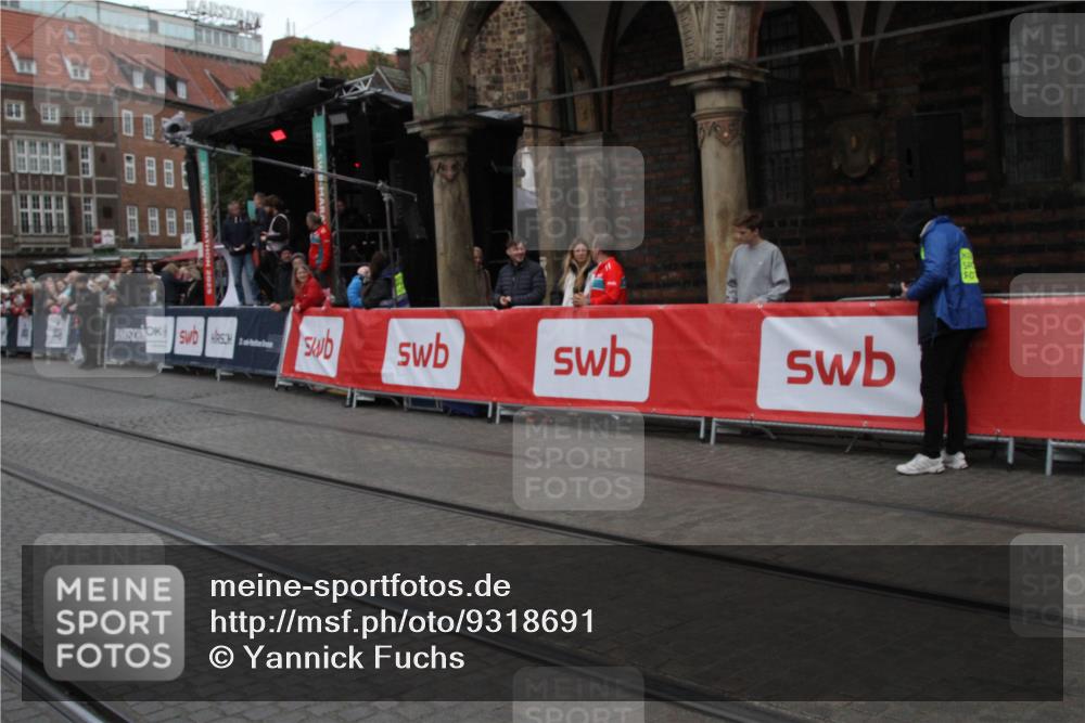 05.10.2025 - 20. swb-Marathon Bremen Yannick Fuchs http://msf.ph/oto/9318691 05.10.2025 11:27:24 Ziel  meine-sportfotos.de