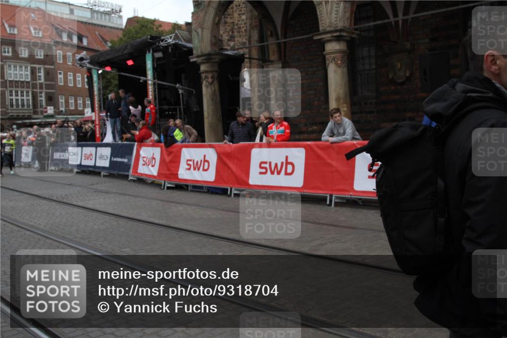 05.10.2025 - 20. swb-Marathon Bremen Yannick Fuchs http://msf.ph/oto/9318704 05.10.2025 11:27:32 Ziel  meine-sportfotos.de