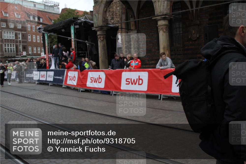 05.10.2025 - 20. swb-Marathon Bremen Yannick Fuchs http://msf.ph/oto/9318705 05.10.2025 11:27:32 Ziel  meine-sportfotos.de
