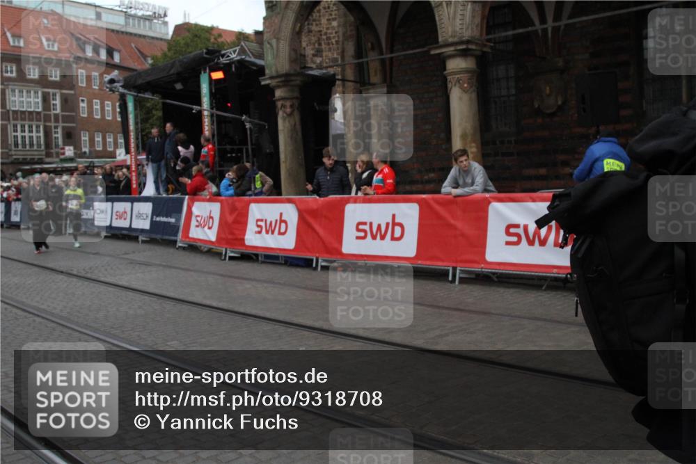 05.10.2025 - 20. swb-Marathon Bremen Yannick Fuchs http://msf.ph/oto/9318708 05.10.2025 11:27:34 Ziel  meine-sportfotos.de
