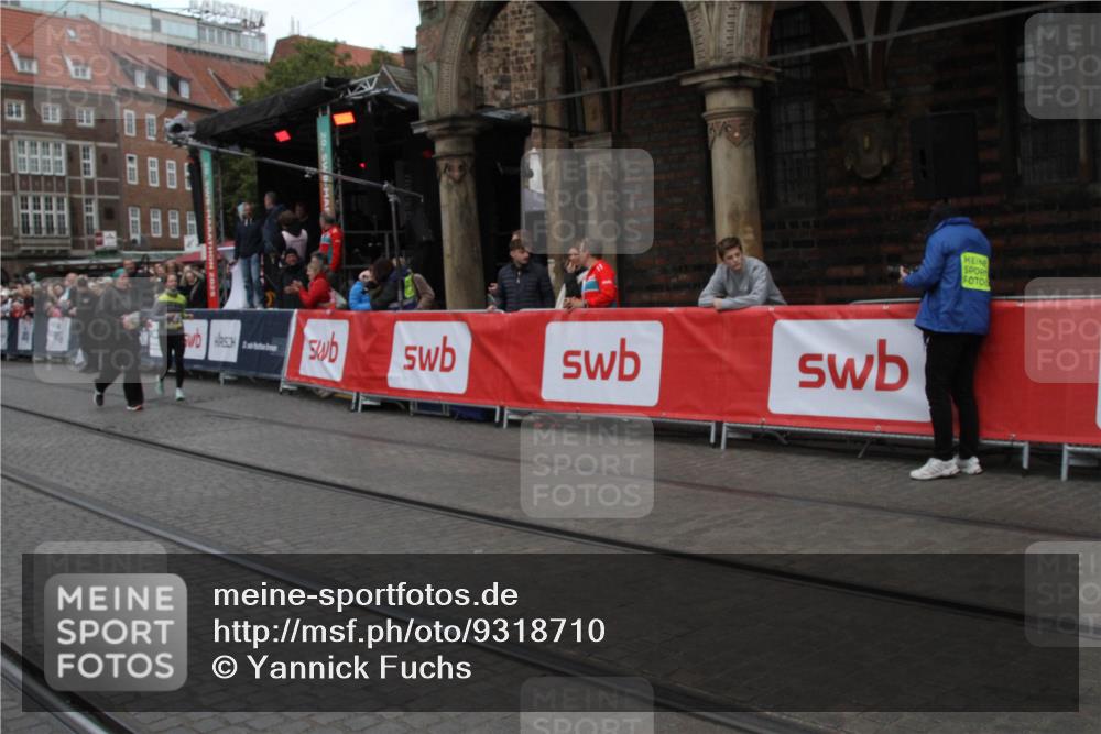 05.10.2025 - 20. swb-Marathon Bremen Yannick Fuchs http://msf.ph/oto/9318710 05.10.2025 11:27:35 Ziel 10935 meine-sportfotos.de