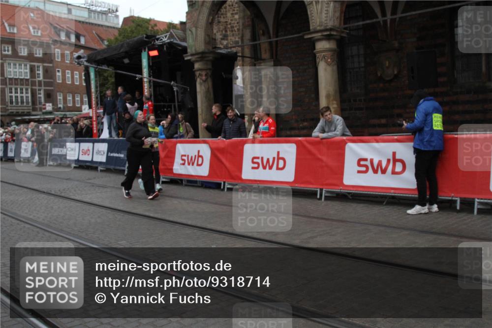 05.10.2025 - 20. swb-Marathon Bremen Yannick Fuchs http://msf.ph/oto/9318714 05.10.2025 11:27:37 Ziel 10935 meine-sportfotos.de