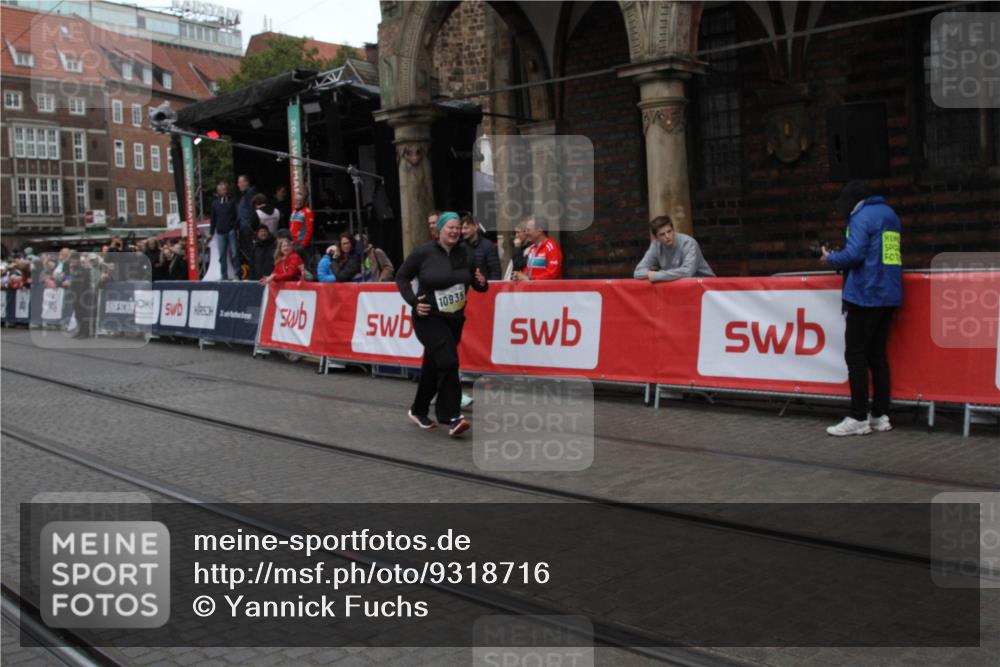05.10.2025 - 20. swb-Marathon Bremen Yannick Fuchs http://msf.ph/oto/9318716 05.10.2025 11:27:38 Ziel 10935 meine-sportfotos.de