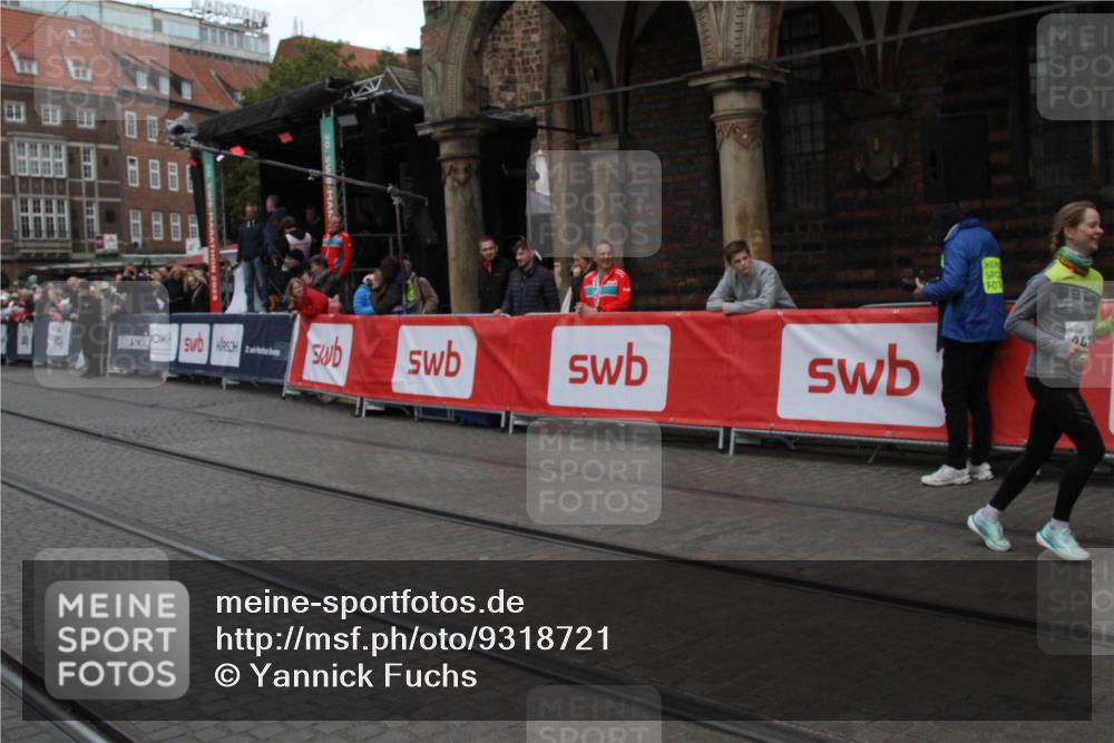 05.10.2025 - 20. swb-Marathon Bremen Yannick Fuchs http://msf.ph/oto/9318721 05.10.2025 11:27:41 Ziel 10935 meine-sportfotos.de