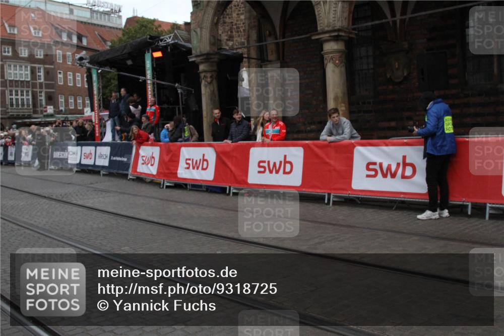 05.10.2025 - 20. swb-Marathon Bremen Yannick Fuchs http://msf.ph/oto/9318725 05.10.2025 11:27:43 Ziel  meine-sportfotos.de