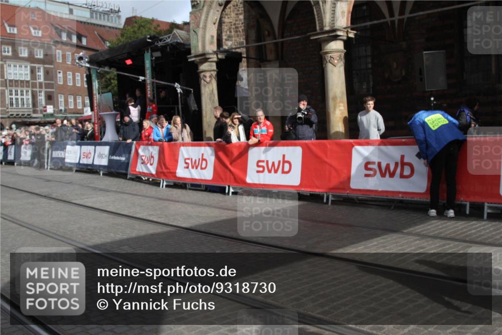 05.10.2025 - 20. swb-Marathon Bremen Yannick Fuchs http://msf.ph/oto/9318730 05.10.2025 11:28:29 Ziel  meine-sportfotos.de