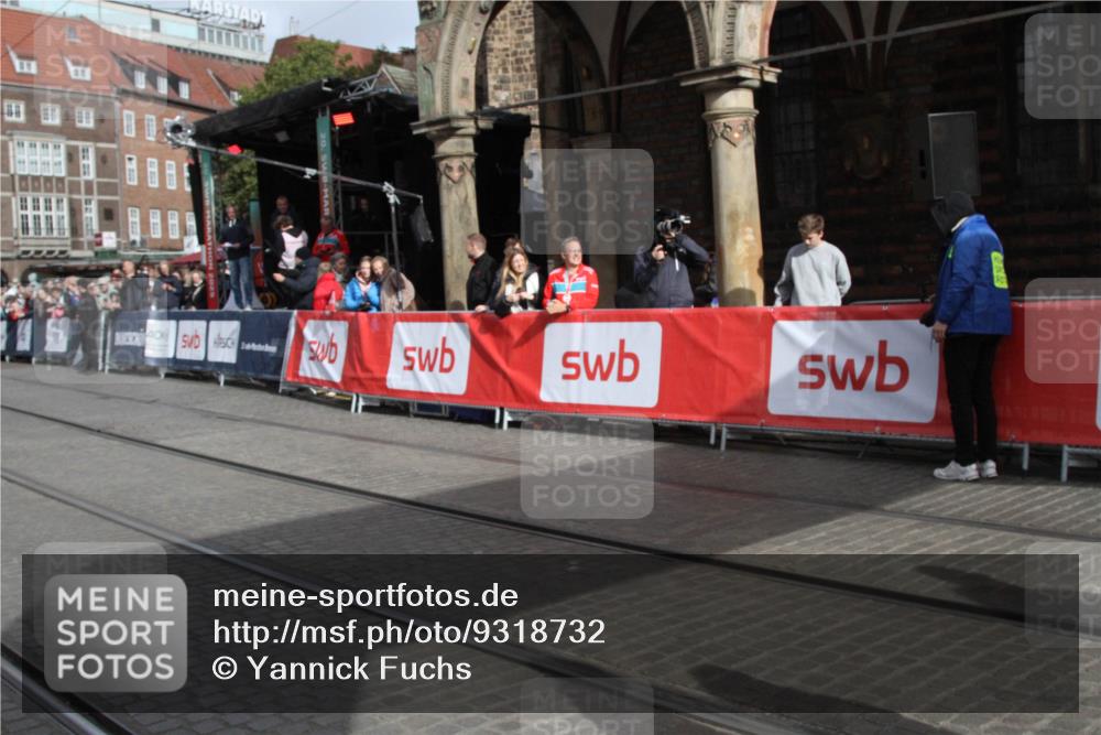05.10.2025 - 20. swb-Marathon Bremen Yannick Fuchs http://msf.ph/oto/9318732 05.10.2025 11:28:35 Ziel  meine-sportfotos.de