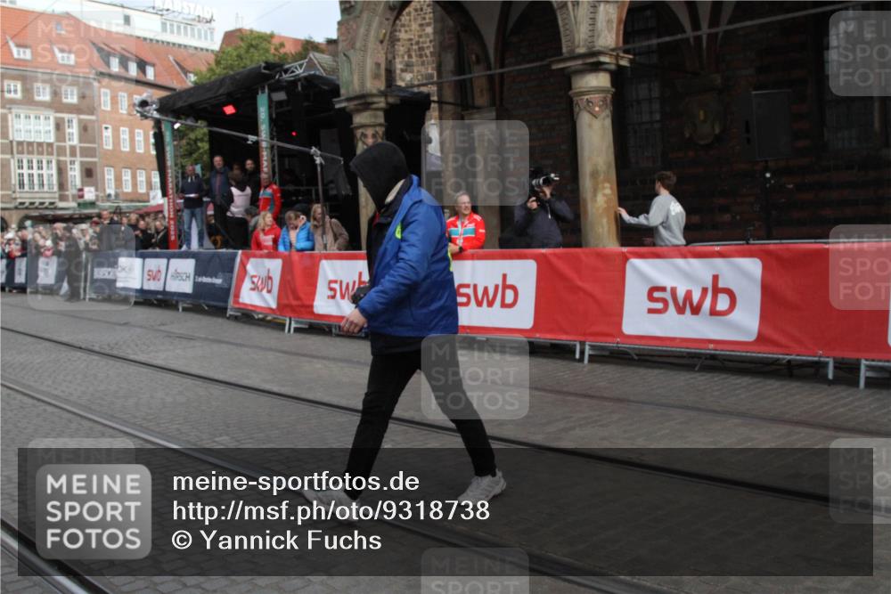 05.10.2025 - 20. swb-Marathon Bremen Yannick Fuchs http://msf.ph/oto/9318738 05.10.2025 11:28:40 Ziel  meine-sportfotos.de
