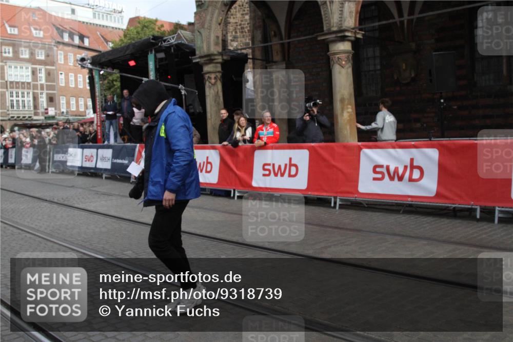 05.10.2025 - 20. swb-Marathon Bremen Yannick Fuchs http://msf.ph/oto/9318739 05.10.2025 11:28:40 Ziel  meine-sportfotos.de