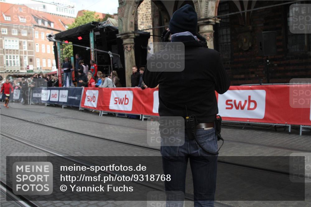 05.10.2025 - 20. swb-Marathon Bremen Yannick Fuchs http://msf.ph/oto/9318768 05.10.2025 11:28:55 Ziel 10579, 11313, 11314 meine-sportfotos.de