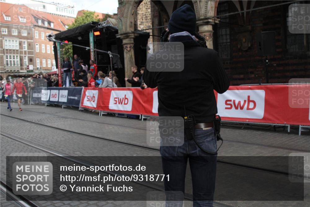 05.10.2025 - 20. swb-Marathon Bremen Yannick Fuchs http://msf.ph/oto/9318771 05.10.2025 11:28:56 Ziel 10579, 11313, 11314 meine-sportfotos.de