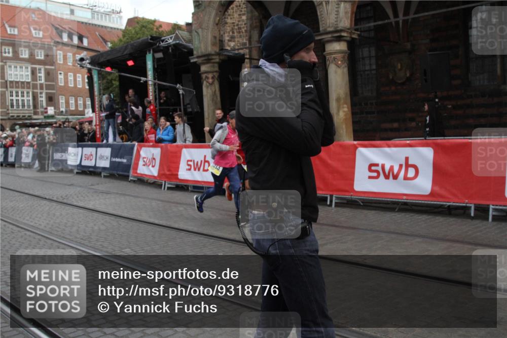 05.10.2025 - 20. swb-Marathon Bremen Yannick Fuchs http://msf.ph/oto/9318776 05.10.2025 11:28:59 Ziel 10579, 11313, 11314 meine-sportfotos.de