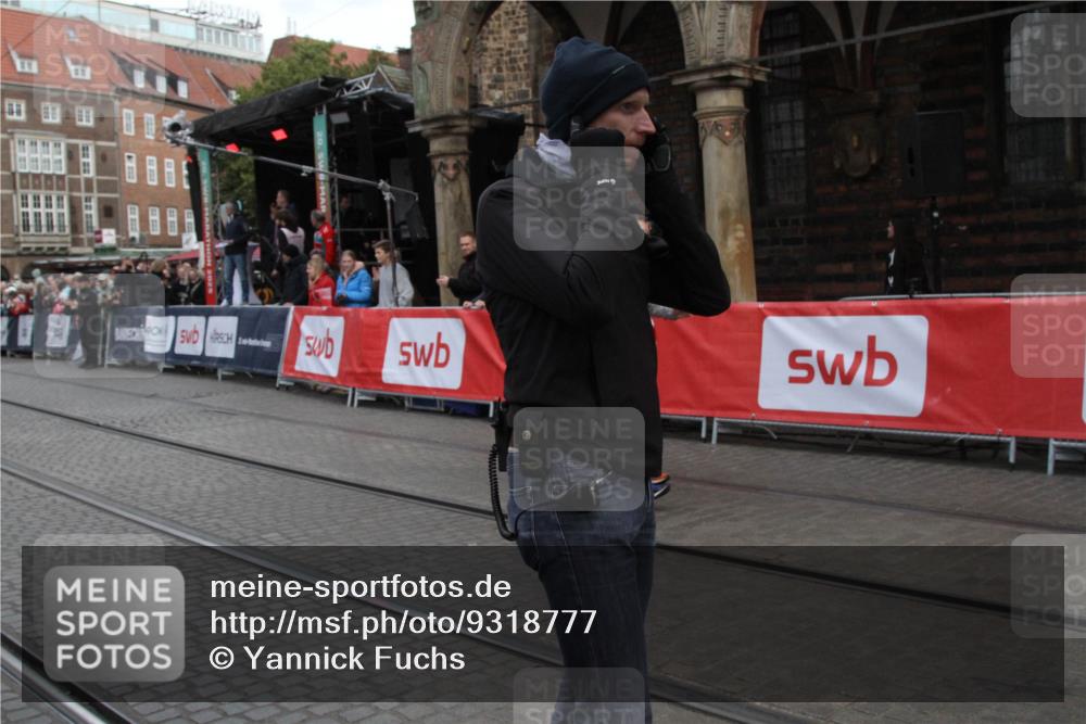 05.10.2025 - 20. swb-Marathon Bremen Yannick Fuchs http://msf.ph/oto/9318777 05.10.2025 11:29:00 Ziel 10579, 11313, 11314 meine-sportfotos.de