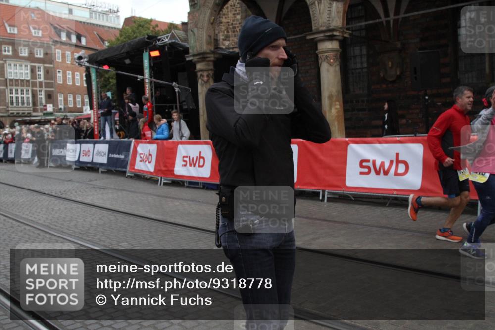 05.10.2025 - 20. swb-Marathon Bremen Yannick Fuchs http://msf.ph/oto/9318778 05.10.2025 11:29:01 Ziel 11313, 11314 meine-sportfotos.de