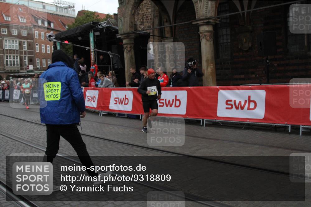05.10.2025 - 20. swb-Marathon Bremen Yannick Fuchs http://msf.ph/oto/9318809 05.10.2025 11:29:12 Ziel 7174 meine-sportfotos.de