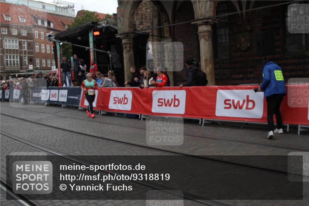 05.10.2025 - 20. swb-Marathon Bremen Yannick Fuchs http://msf.ph/oto/9318819 05.10.2025 11:29:16 Ziel 9559 meine-sportfotos.de