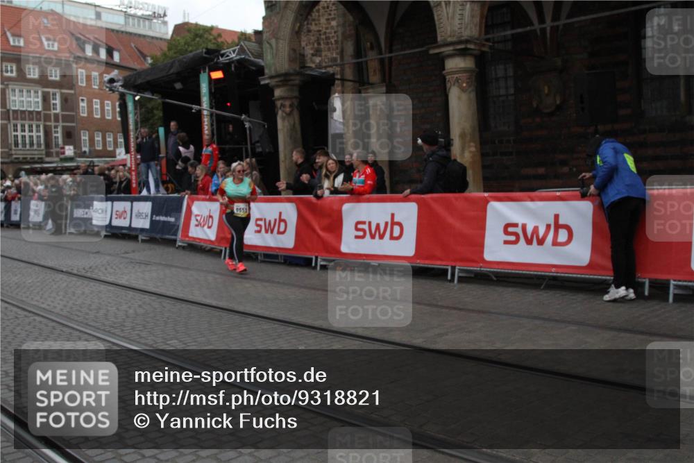 05.10.2025 - 20. swb-Marathon Bremen Yannick Fuchs http://msf.ph/oto/9318821 05.10.2025 11:29:17 Ziel 9559 meine-sportfotos.de