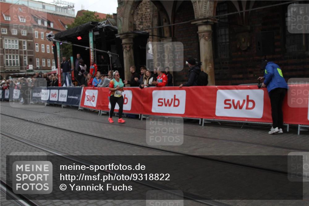 05.10.2025 - 20. swb-Marathon Bremen Yannick Fuchs http://msf.ph/oto/9318822 05.10.2025 11:29:17 Ziel 9559 meine-sportfotos.de