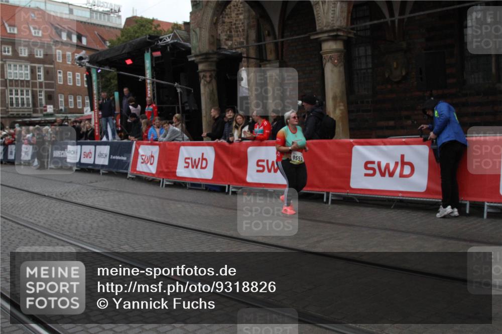05.10.2025 - 20. swb-Marathon Bremen Yannick Fuchs http://msf.ph/oto/9318826 05.10.2025 11:29:18 Ziel 9559 meine-sportfotos.de