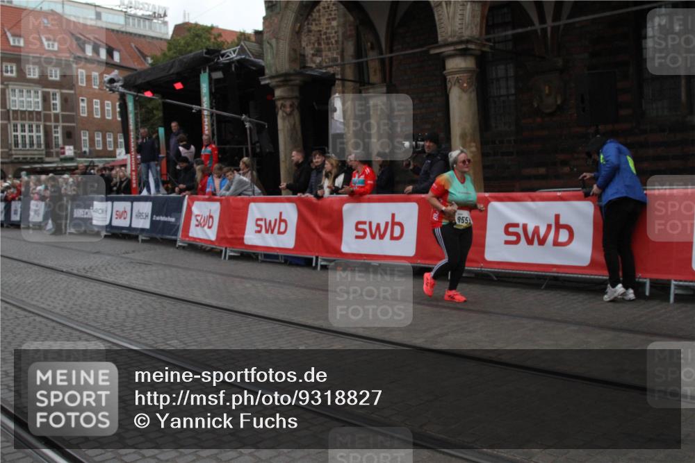 05.10.2025 - 20. swb-Marathon Bremen Yannick Fuchs http://msf.ph/oto/9318827 05.10.2025 11:29:19 Ziel 9559 meine-sportfotos.de