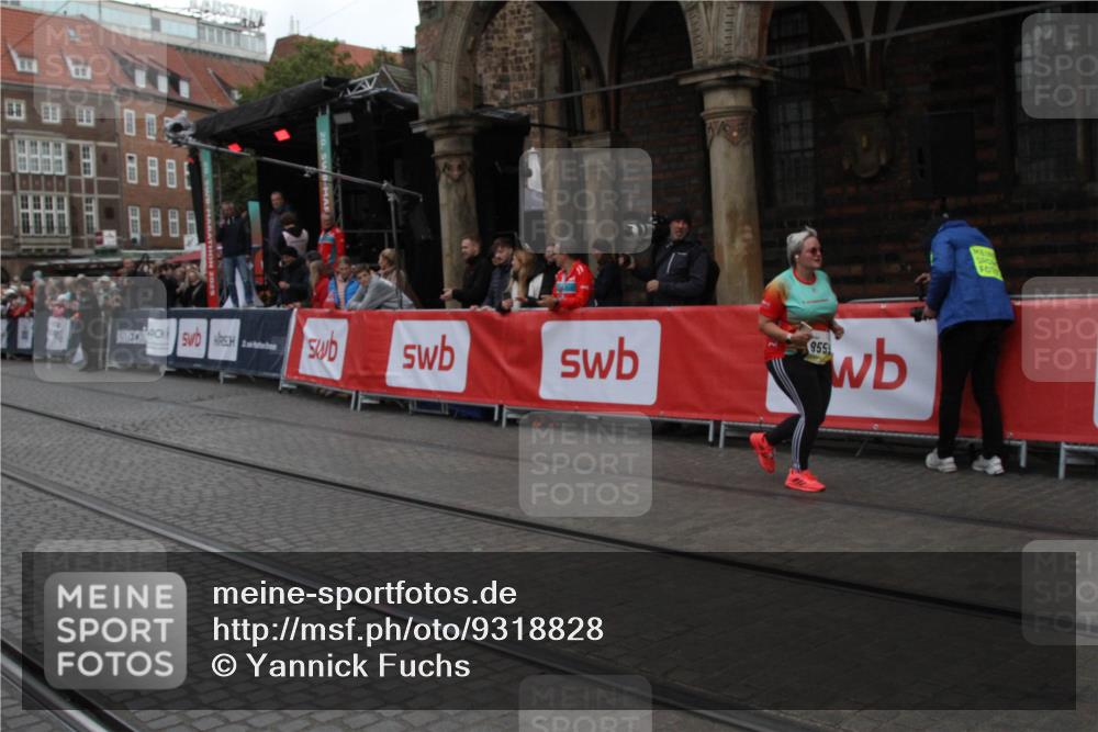 05.10.2025 - 20. swb-Marathon Bremen Yannick Fuchs http://msf.ph/oto/9318828 05.10.2025 11:29:19 Ziel 9559 meine-sportfotos.de