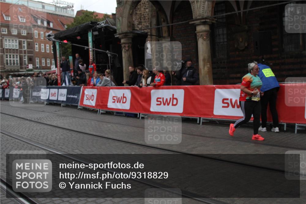 05.10.2025 - 20. swb-Marathon Bremen Yannick Fuchs http://msf.ph/oto/9318829 05.10.2025 11:29:19 Ziel 9559 meine-sportfotos.de