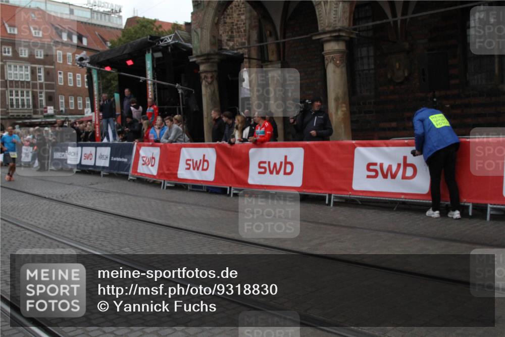 05.10.2025 - 20. swb-Marathon Bremen Yannick Fuchs http://msf.ph/oto/9318830 05.10.2025 11:29:20 Ziel 9257, 9559 meine-sportfotos.de
