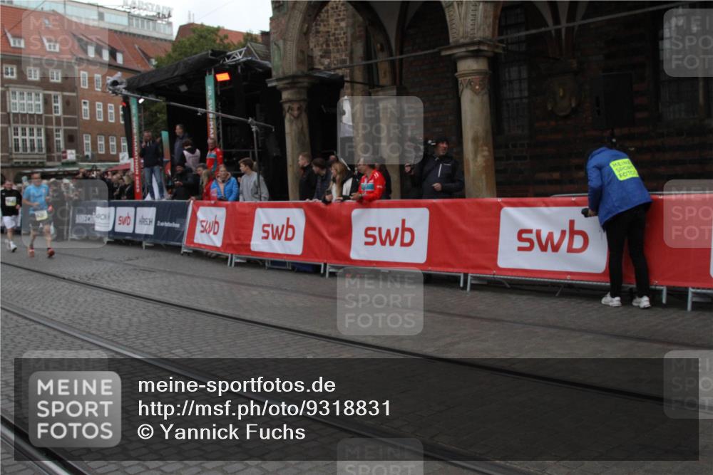 05.10.2025 - 20. swb-Marathon Bremen Yannick Fuchs http://msf.ph/oto/9318831 05.10.2025 11:29:21 Ziel 9257, 9559 meine-sportfotos.de