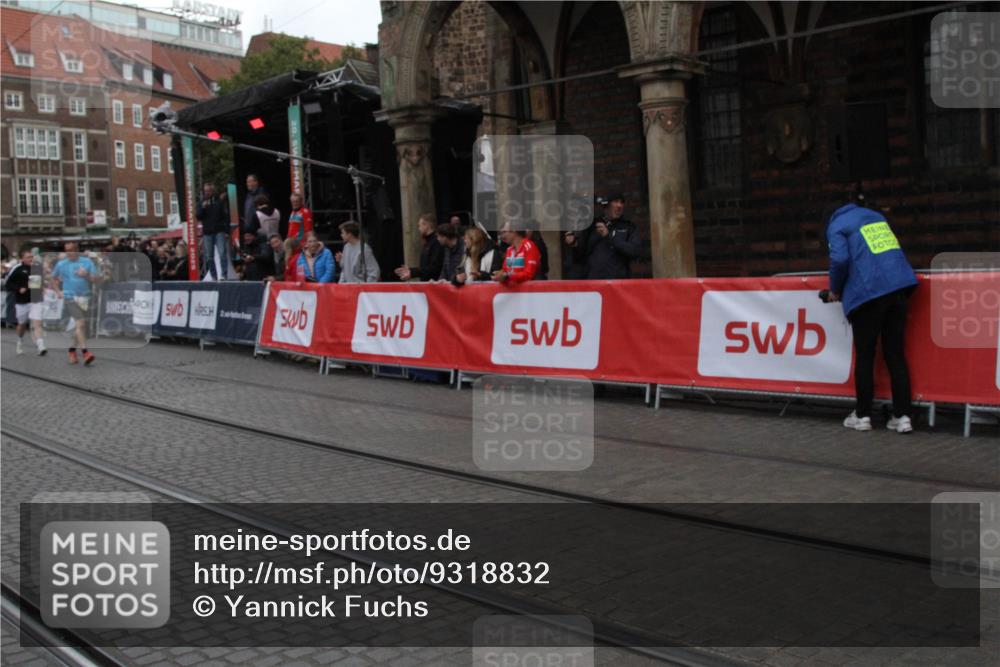05.10.2025 - 20. swb-Marathon Bremen Yannick Fuchs http://msf.ph/oto/9318832 05.10.2025 11:29:21 Ziel 9257, 9559 meine-sportfotos.de
