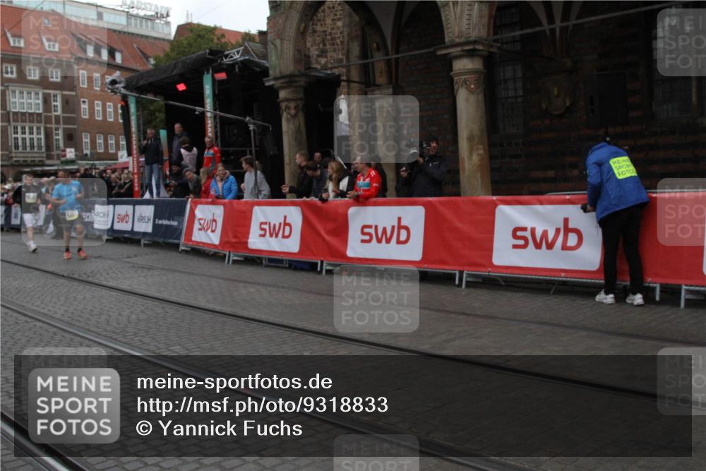 05.10.2025 - 20. swb-Marathon Bremen Yannick Fuchs http://msf.ph/oto/9318833 05.10.2025 11:29:21 Ziel 9257, 9559 meine-sportfotos.de