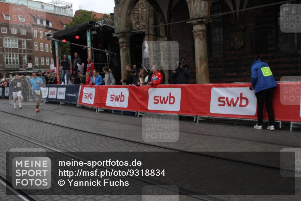 05.10.2025 - 20. swb-Marathon Bremen Yannick Fuchs http://msf.ph/oto/9318834 05.10.2025 11:29:22 Ziel 9257, 10482 meine-sportfotos.de