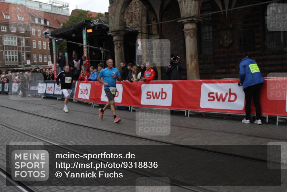 05.10.2025 - 20. swb-Marathon Bremen Yannick Fuchs http://msf.ph/oto/9318836 05.10.2025 11:29:24 Ziel 9257, 10482 meine-sportfotos.de