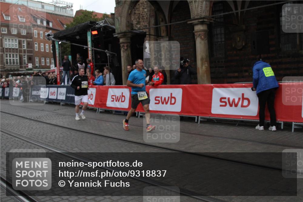 05.10.2025 - 20. swb-Marathon Bremen Yannick Fuchs http://msf.ph/oto/9318837 05.10.2025 11:29:24 Ziel 9257, 10482 meine-sportfotos.de