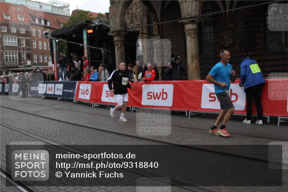 05.10.2025 - 20. swb-Marathon Bremen Yannick Fuchs http://msf.ph/oto/9318840 05.10.2025 11:29:25 Ziel 9257, 10482 meine-sportfotos.de