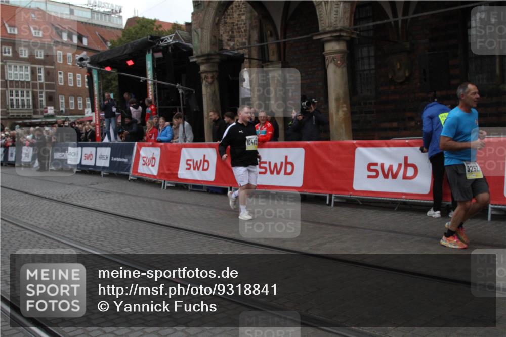 05.10.2025 - 20. swb-Marathon Bremen Yannick Fuchs http://msf.ph/oto/9318841 05.10.2025 11:29:26 Ziel 9257, 10482 meine-sportfotos.de