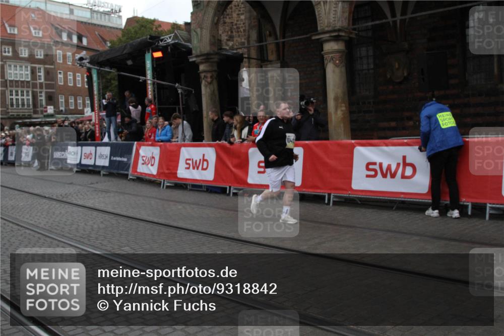 05.10.2025 - 20. swb-Marathon Bremen Yannick Fuchs http://msf.ph/oto/9318842 05.10.2025 11:29:26 Ziel 9257, 10482 meine-sportfotos.de