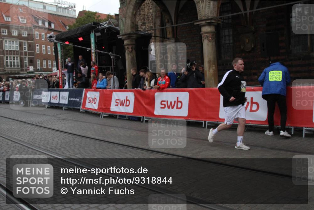 05.10.2025 - 20. swb-Marathon Bremen Yannick Fuchs http://msf.ph/oto/9318844 05.10.2025 11:29:27 Ziel 10482 meine-sportfotos.de