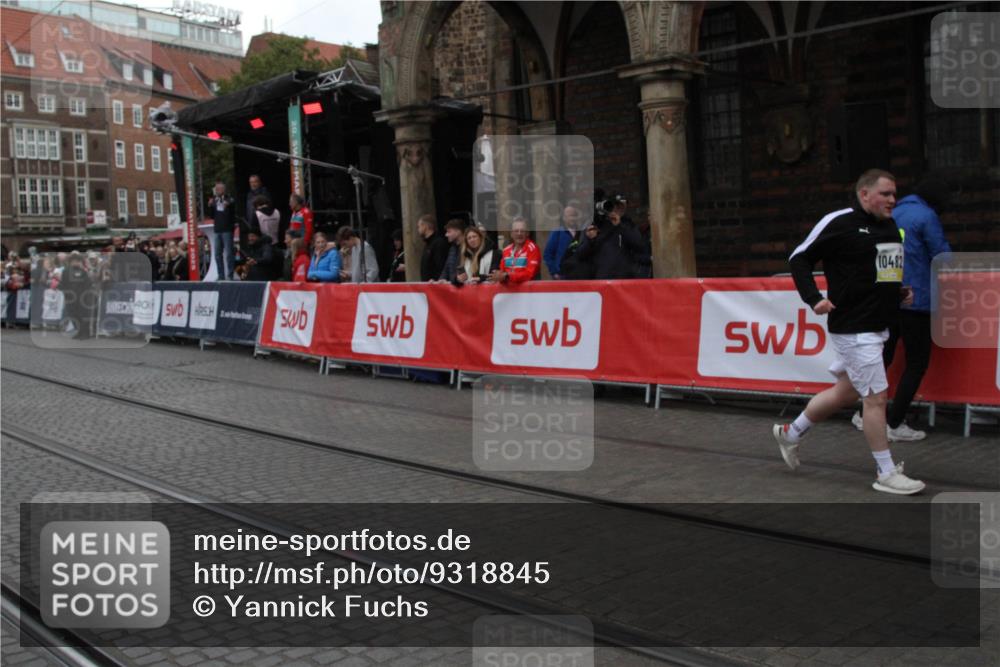 05.10.2025 - 20. swb-Marathon Bremen Yannick Fuchs http://msf.ph/oto/9318845 05.10.2025 11:29:27 Ziel 10482 meine-sportfotos.de