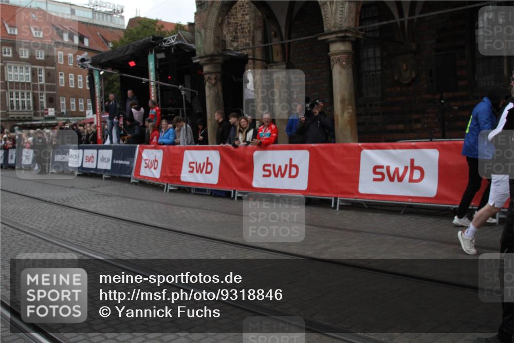 05.10.2025 - 20. swb-Marathon Bremen Yannick Fuchs http://msf.ph/oto/9318846 05.10.2025 11:29:27 Ziel 10482 meine-sportfotos.de
