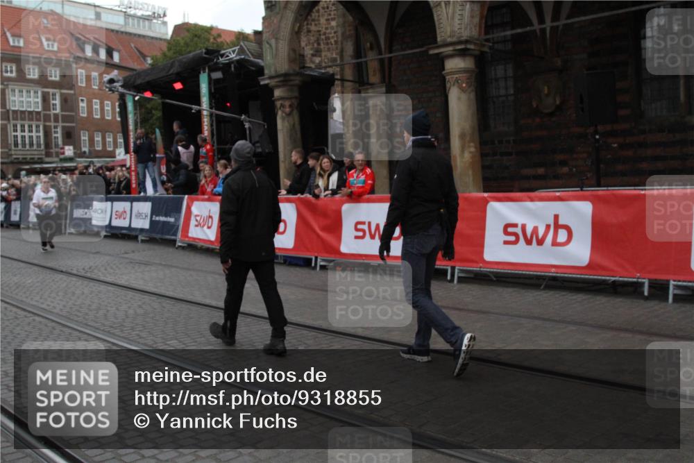 05.10.2025 - 20. swb-Marathon Bremen Yannick Fuchs http://msf.ph/oto/9318855 05.10.2025 11:29:30 Ziel  meine-sportfotos.de