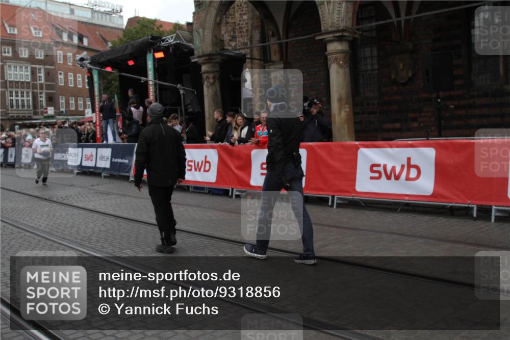 05.10.2025 - 20. swb-Marathon Bremen Yannick Fuchs http://msf.ph/oto/9318856 05.10.2025 11:29:31 Ziel 10401 meine-sportfotos.de