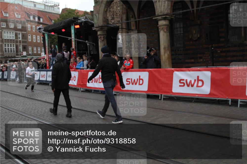 05.10.2025 - 20. swb-Marathon Bremen Yannick Fuchs http://msf.ph/oto/9318858 05.10.2025 11:29:31 Ziel 10401 meine-sportfotos.de