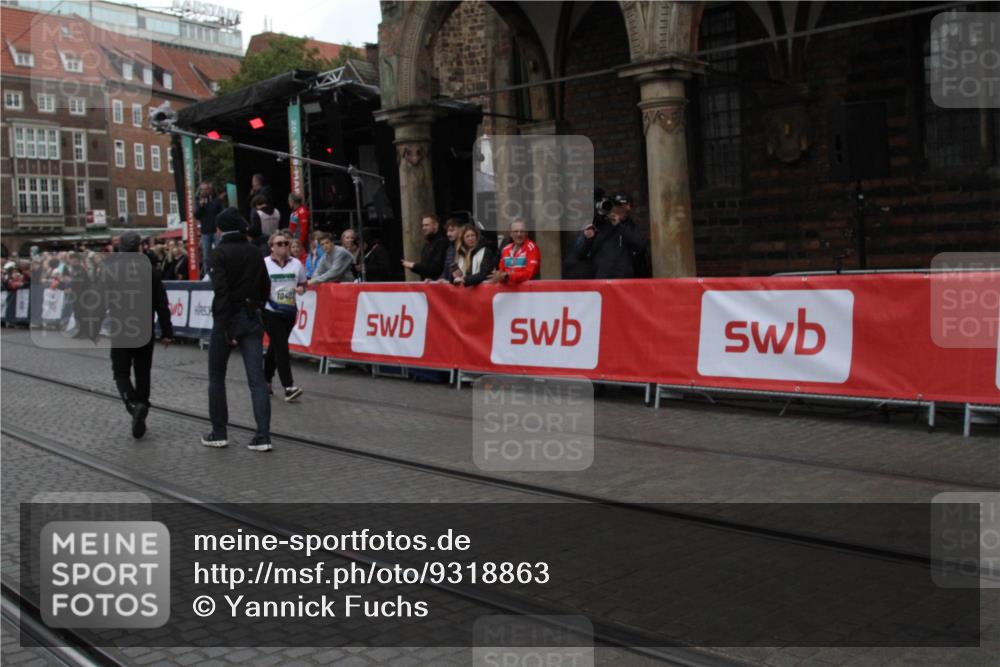 05.10.2025 - 20. swb-Marathon Bremen Yannick Fuchs http://msf.ph/oto/9318863 05.10.2025 11:29:33 Ziel 10401 meine-sportfotos.de