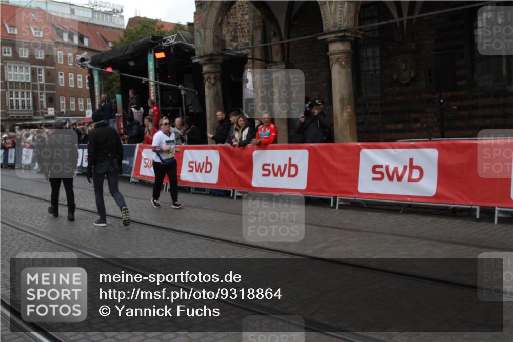 05.10.2025 - 20. swb-Marathon Bremen Yannick Fuchs http://msf.ph/oto/9318864 05.10.2025 11:29:33 Ziel 10401 meine-sportfotos.de