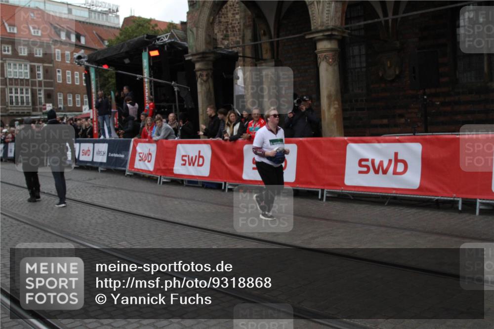 05.10.2025 - 20. swb-Marathon Bremen Yannick Fuchs http://msf.ph/oto/9318868 05.10.2025 11:29:35 Ziel 10401 meine-sportfotos.de