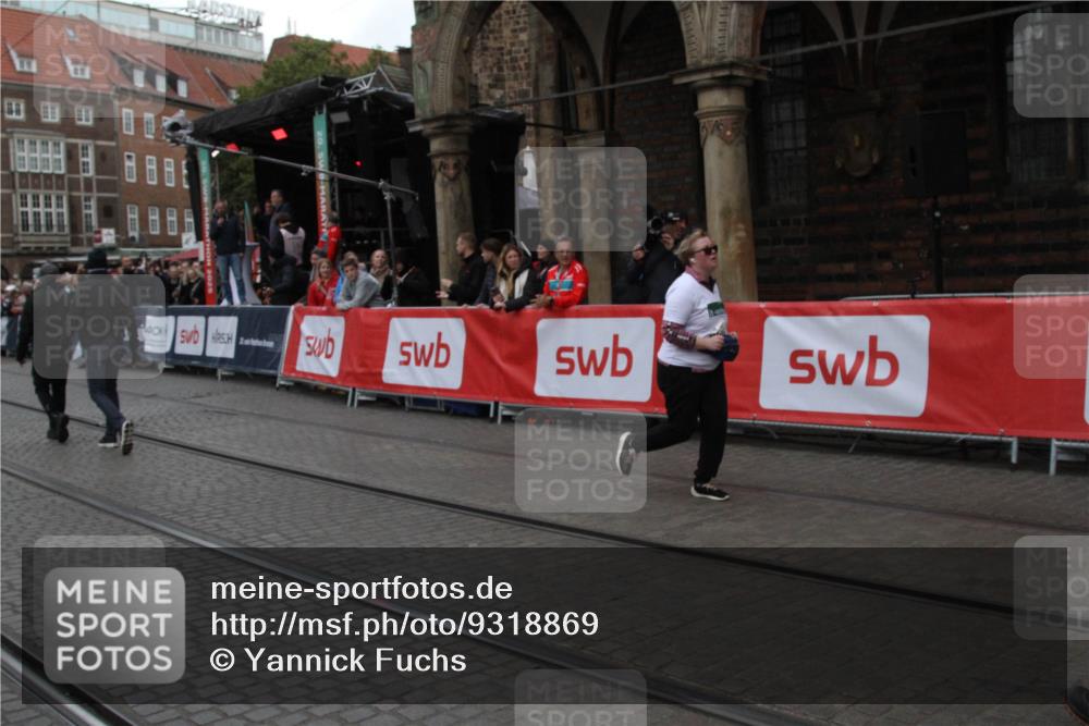 05.10.2025 - 20. swb-Marathon Bremen Yannick Fuchs http://msf.ph/oto/9318869 05.10.2025 11:29:35 Ziel 10401 meine-sportfotos.de