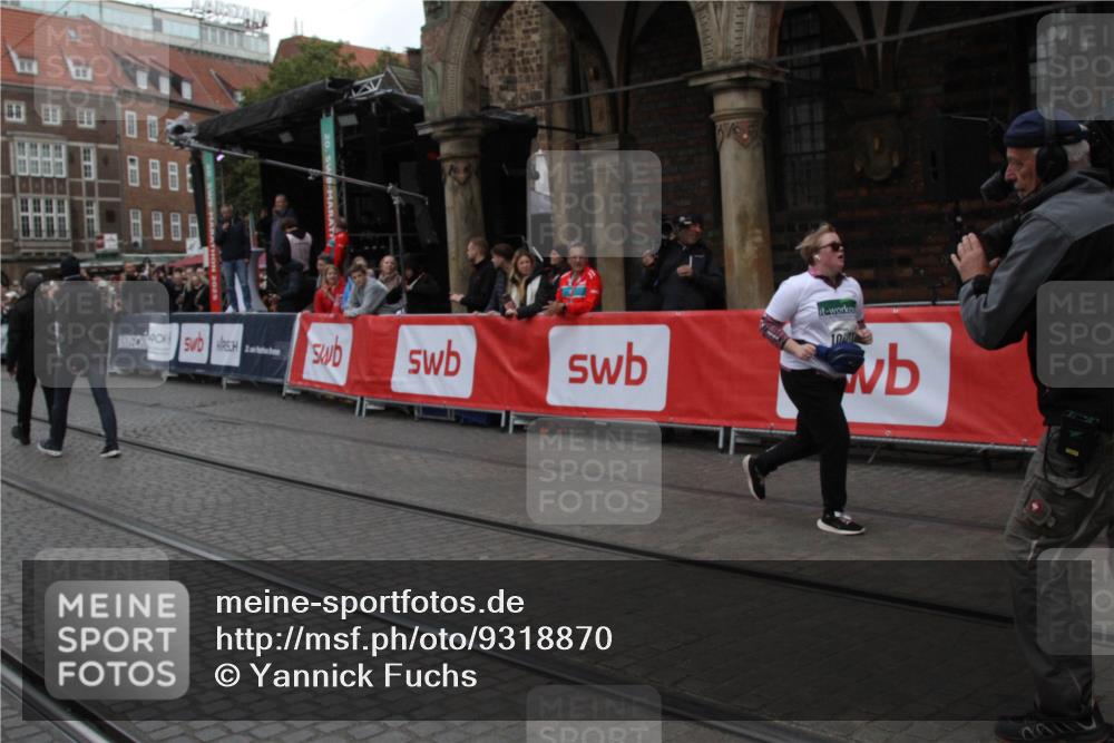 05.10.2025 - 20. swb-Marathon Bremen Yannick Fuchs http://msf.ph/oto/9318870 05.10.2025 11:29:35 Ziel 10401 meine-sportfotos.de